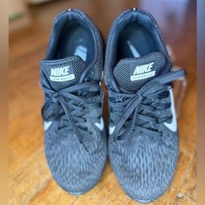 Women’s Nike Zoom Winflo 5 Running AV8010-001 Black White Size 8.5